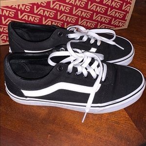 Vans Old Skool Sneakers (Black/White) Size 8